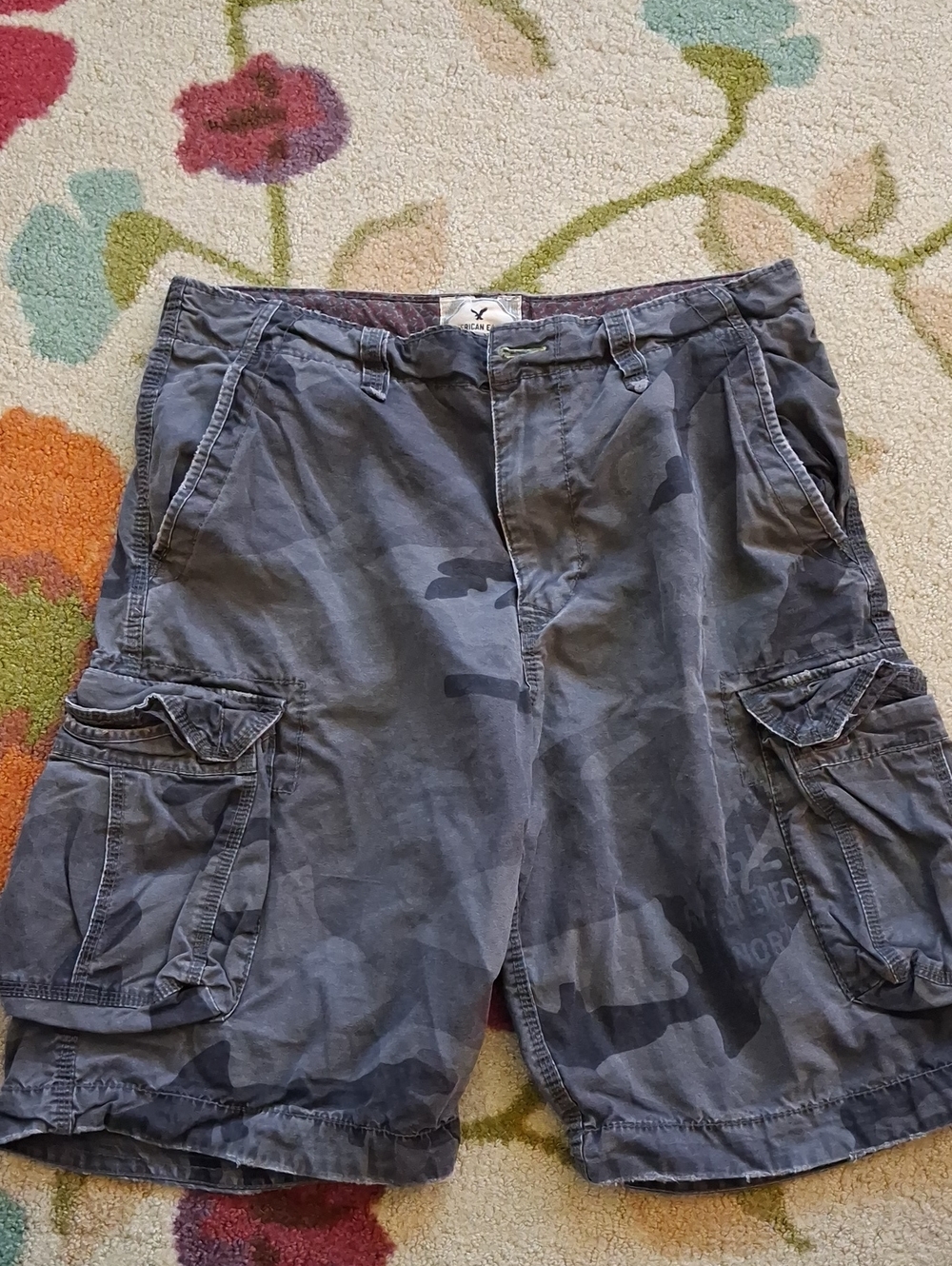 American Eagle Outfitters Men's Gray Camo Cargo Shorts